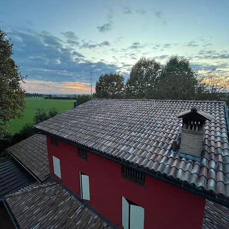 Tenuta Ferrari Cortile Luaran gambar