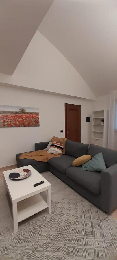 Tenuta Ferrari Cortile Luaran gambar